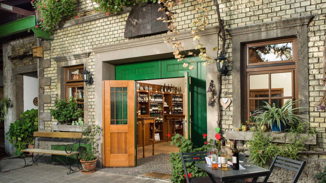 Weingut Burghof Oswald_Außen, © Weingut Burghof Oswald Weingut Burghof Oswald_Außen, © Weingut Burghof Oswald