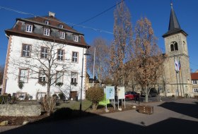 Kath. Kirche Guntersblum (mit Leininger Schloß) © TSC Rhein-Selz Kath. Kirche Guntersblum (mit Leininger Schloß) © TSC Rhein-Selz
