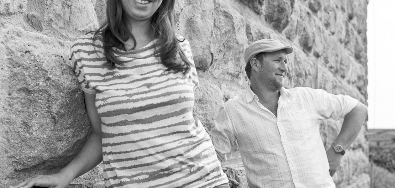 Weingut Wedekind_Winzer stehend, © Weingut Wedekind Weingut Wedekind_Winzer stehend, © Weingut Wedekind