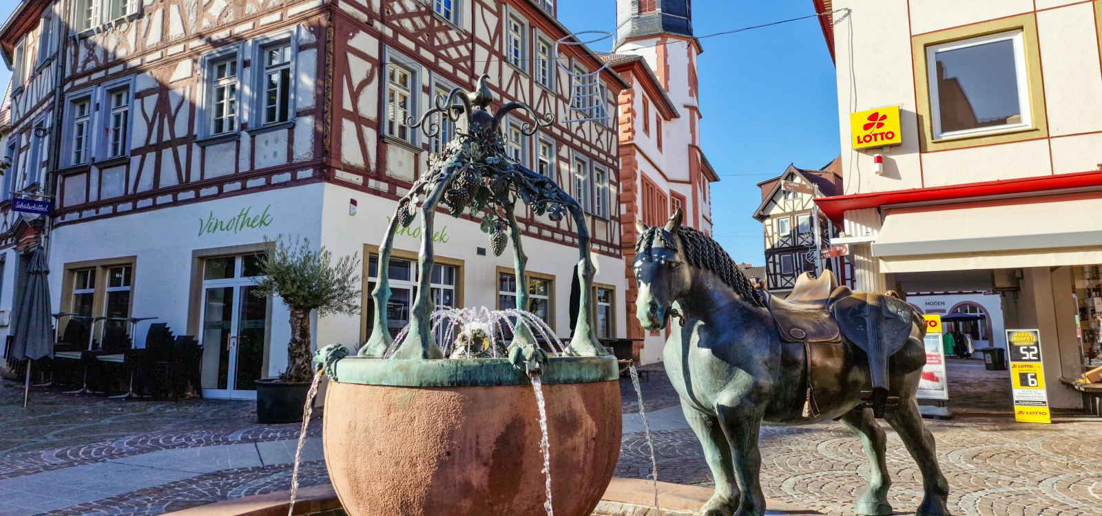 Marktbrunnen_Rossmarkt_Alzey_3 Marktbrunnen_Rossmarkt_Alzey_3