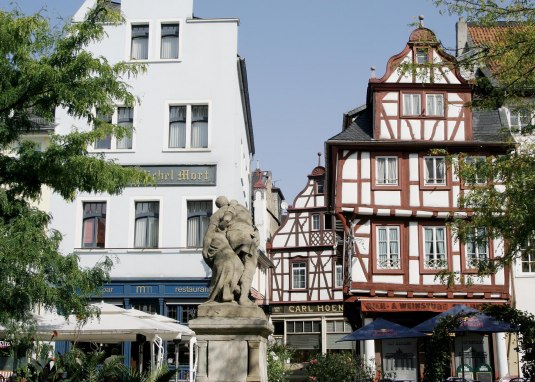 Eiermarkt mit Michel Mort- Denkmal © Gesundheit und Tourismus für Bad Kreuznach GmbH Eiermarkt mit Michel Mort- Denkmal © Gesundheit und Tourismus für Bad Kreuznach GmbH