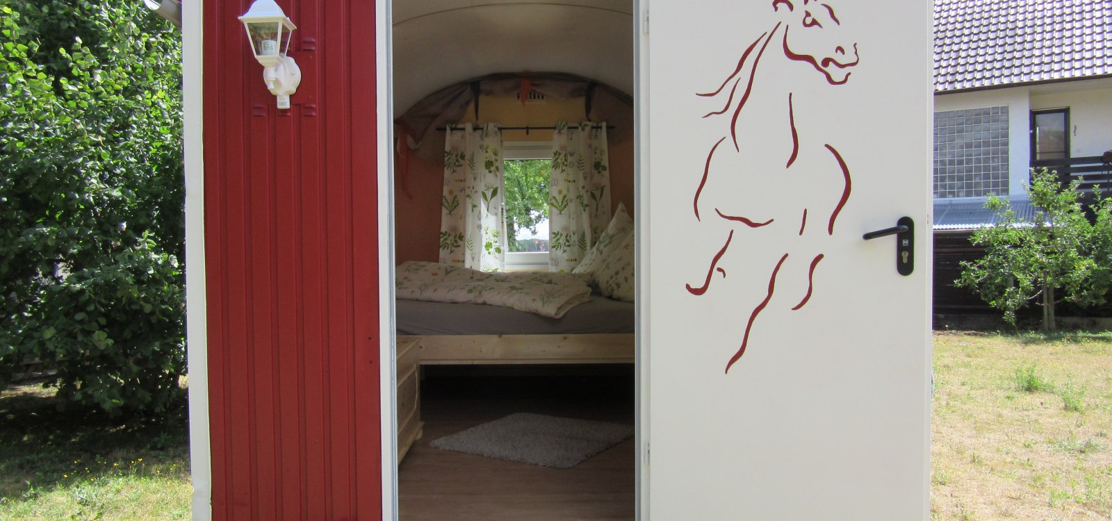 Weingut Bernhard_Bauwagenuebernachtung, © Weingut Bernhard Weingut Bernhard_Bauwagenuebernachtung, © Weingut Bernhard