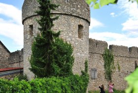 Blick auf den Nordwestturm der Fleckenmauer © VG Monsheim/Fotograf Carsten Costard Blick auf den Nordwestturm der Fleckenmauer © VG Monsheim/Fotograf Carsten Costard