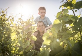 Weingut Grosch_Winzer © Weingut Grosch Weingut Grosch_Winzer © Weingut Grosch