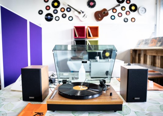 Zoar Vinyl 1 © Evang. Diakoniewerk Zoar Zoar Vinyl 1 © Evang. Diakoniewerk Zoar