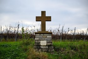 Am Steinernen Kreuz © Touristikverein Wonnegau e.V. Am Steinernen Kreuz © Touristikverein Wonnegau e.V.