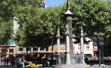 Wochenmarkt auf dem Liebfrauenplatz Wochenmarkt auf dem Liebfrauenplatz