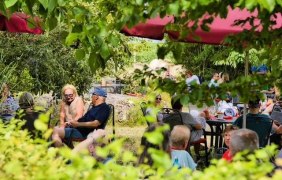 Straußwirtschaft-Garten © Rainer Oppenheimer Straußwirtschaft-Garten © Rainer Oppenheimer