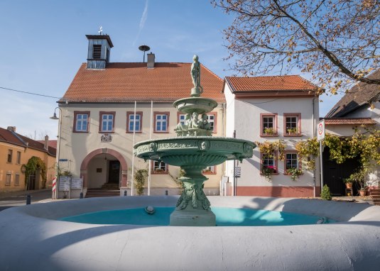 Brunnen Schwabenheim © Verbandsgemeinde Gau-Algesheim Brunnen Schwabenheim © Verbandsgemeinde Gau-Algesheim