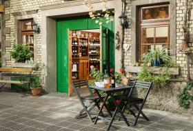 Vinothek Burghof Oswald © Carsten Costard Vinothek Burghof Oswald © Carsten Costard