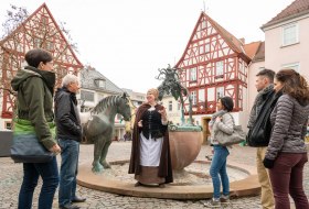 Alzey Kostümführung mit Beate Hess © Dominik Ketz Alzey Kostümführung mit Beate Hess © Dominik Ketz