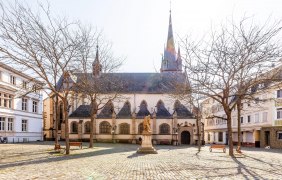 Eiermarkt mit Blick auf die St. Nikolauskirche © GuT Eiermarkt mit Blick auf die St. Nikolauskirche © GuT
