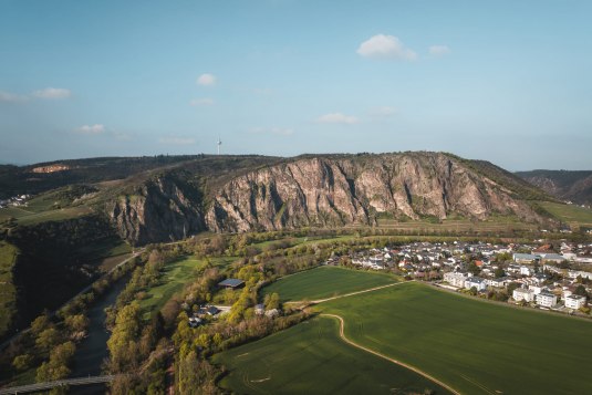 Rotsmassief Rotenfels boven het Nahedal bij Bad Münster am Stein-Ebernburg, © CC BY 4.0 MOCANOX GbR Rotsmassief Rotenfels boven het Nahedal bij Bad Münster am Stein-Ebernburg, © CC BY 4.0 MOCANOX GbR