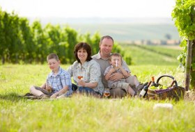 Weingut Diel_Familie © Weingut Diel Weingut Diel_Familie © Weingut Diel