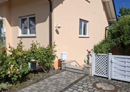 Parkplatz und Eingang Parkplatz und Eingang