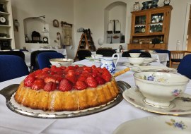 Kuchen mit Sammeltassen Kuchen mit Sammeltassen