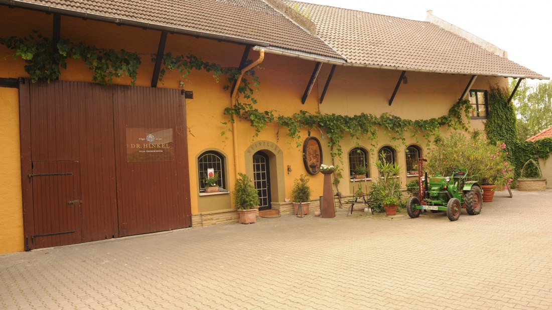 Weingut Dr. Hinkel_Hof, © Weingut Dr. Hinkel Weingut Dr. Hinkel_Hof, © Weingut Dr. Hinkel