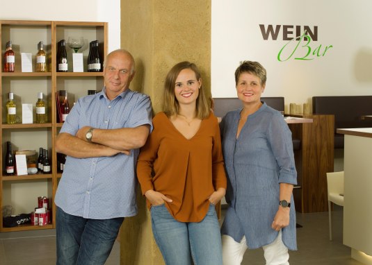 Weinlounge Weingut Müller - Familie Müller Weinlounge Weingut Müller - Familie Müller