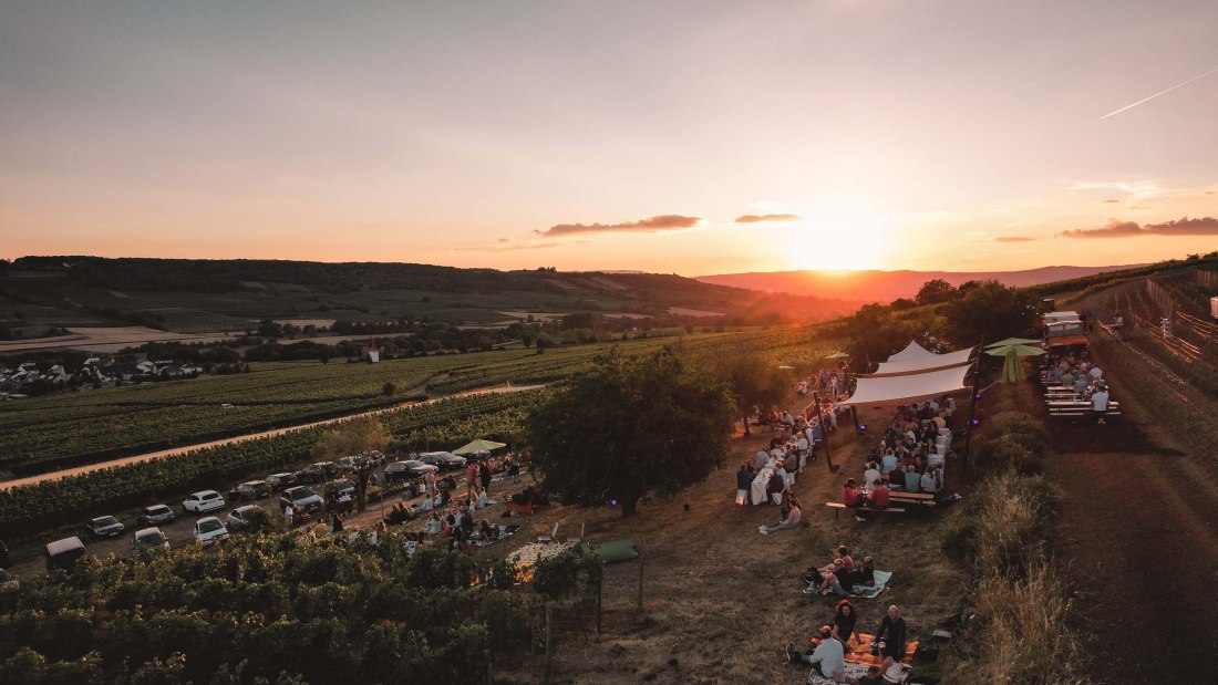 Weingut Singer-Fischer_Bocksteinfest bei Sonnenuntergang, © Max Singer-Fischer Weingut Singer-Fischer_Bocksteinfest bei Sonnenuntergang, © Max Singer-Fischer