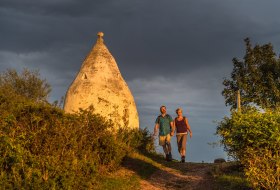 Der Flonheimer Trullo auf der Hiwweltour Aulheimer Tal (c) Dominik Ketz © Dominik Ketz Der Flonheimer Trullo auf der Hiwweltour Aulheimer Tal (c) Dominik Ketz © Dominik Ketz