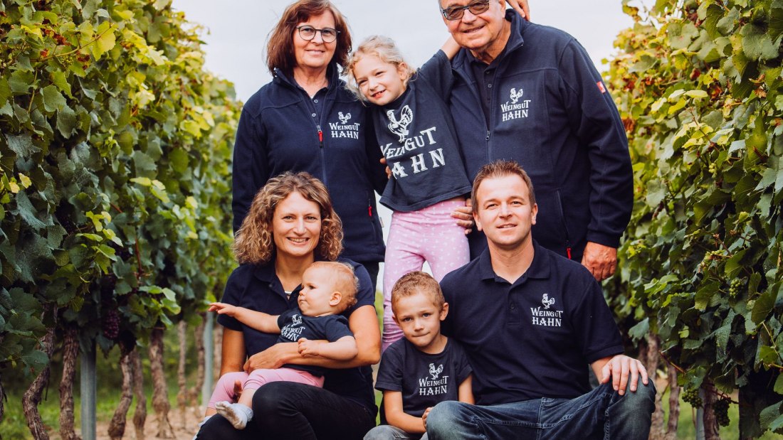 Weingut Klaus und Stefan Hahn_Familie, © Simone Bonnet Weingut Klaus und Stefan Hahn_Familie, © Simone Bonnet