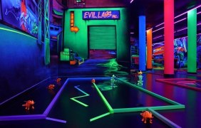 Habt keine Angst vor Ratten beim Minigolfen © Schwarzlichthelden Minigolf Habt keine Angst vor Ratten beim Minigolfen © Schwarzlichthelden Minigolf