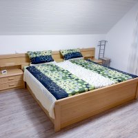 Schlafzimmer mit Kingsizebett 2m x 2m Schlafzimmer mit Kingsizebett 2m x 2m