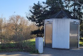 Öffentliche Toilette am Ikasee © Stadt Ingelheim/uz Öffentliche Toilette am Ikasee © Stadt Ingelheim/uz