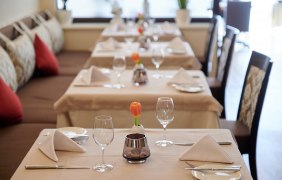 Tisch © Restaurant Lindenhof Thilo Fetzer Tisch © Restaurant Lindenhof Thilo Fetzer