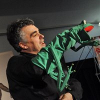 Direktor Dorner mit Frosch © Gut / PuK Direktor Dorner mit Frosch © Gut / PuK
