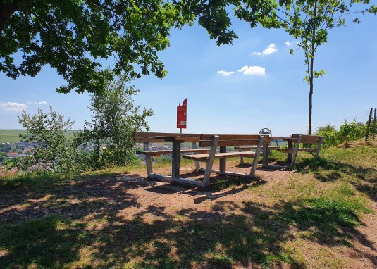 Rastplatz Abendmahltisch Nierstein © TSC Rhein-Selz Rastplatz Abendmahltisch Nierstein © TSC Rhein-Selz
