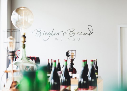 Vinothek Weinladen Kaisergarten 1 © Jennifer Gesslein - little pearls photography Vinothek Weinladen Kaisergarten 1 © Jennifer Gesslein - little pearls photography