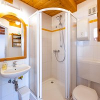 Badezimmer mit Dusche Badezimmer mit Dusche