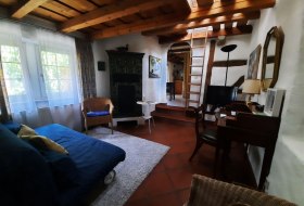 Wohnzimmer mit Schlafcouch, Ferienwohnung 31a © Galerie unterm Maulbeerbaum Wohnzimmer mit Schlafcouch, Ferienwohnung 31a © Galerie unterm Maulbeerbaum