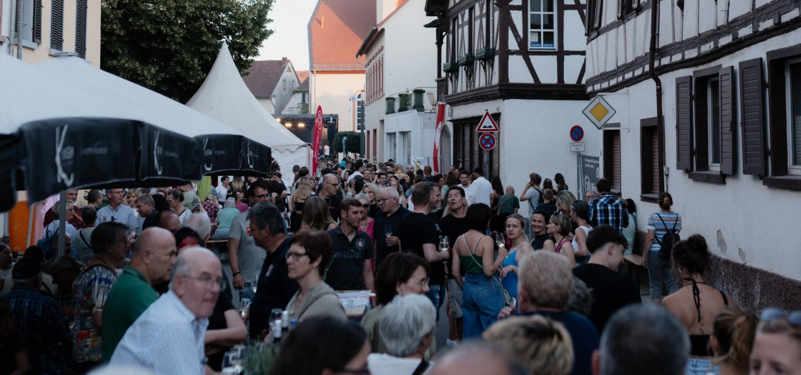 Osthofener Weinmeile, © CC-BY Julia Hess Osthofener Weinmeile, © CC-BY Julia Hess