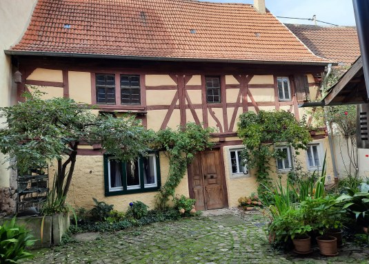 Ansicht vom Hof aus © Galerie unterm Maulbeerbaum Ansicht vom Hof aus © Galerie unterm Maulbeerbaum
