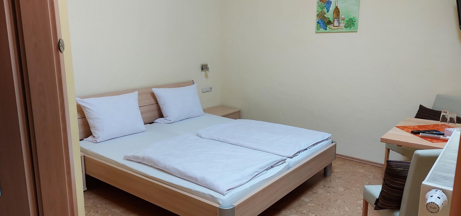 Gästezimmer im Weingut Schüttler, © Weingut und Hofladen Schüttler Gästezimmer im Weingut Schüttler, © Weingut und Hofladen Schüttler