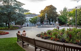 Lutherdenkmal im Sommer Lutherdenkmal im Sommer