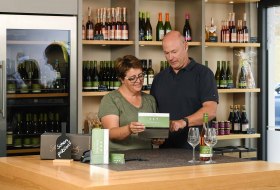 schlossgartenhof-vinothek-britta-und-meik-doerrschucki schlossgartenhof-vinothek-britta-und-meik-doerrschucki