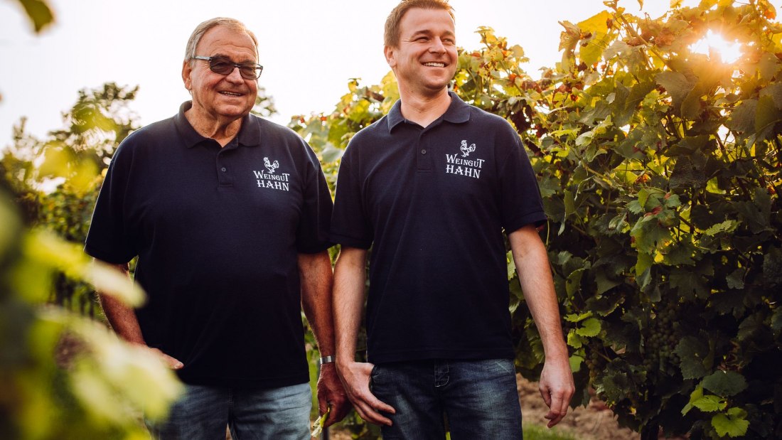 Weingut Klaus und Stefan Hahn_Senior_Junior, © Simone Bonnet Weingut Klaus und Stefan Hahn_Senior_Junior, © Simone Bonnet