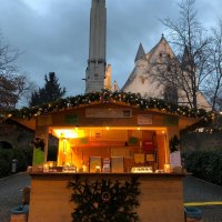 Stand beim Weihnachtsmarkt Stand beim Weihnachtsmarkt