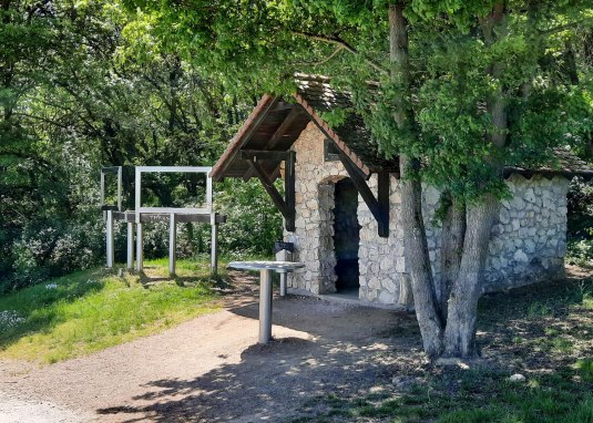 Falkenberghütte Dienheim © Tourismus Service Center der Verbandsgemeinde Rhein-Selz Falkenberghütte Dienheim © Tourismus Service Center der Verbandsgemeinde Rhein-Selz