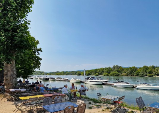 Rheinufer Heidenfahrt - Wein- & Biergarten © Rheinhessen-Touristik GmbH Rheinufer Heidenfahrt - Wein- & Biergarten © Rheinhessen-Touristik GmbH