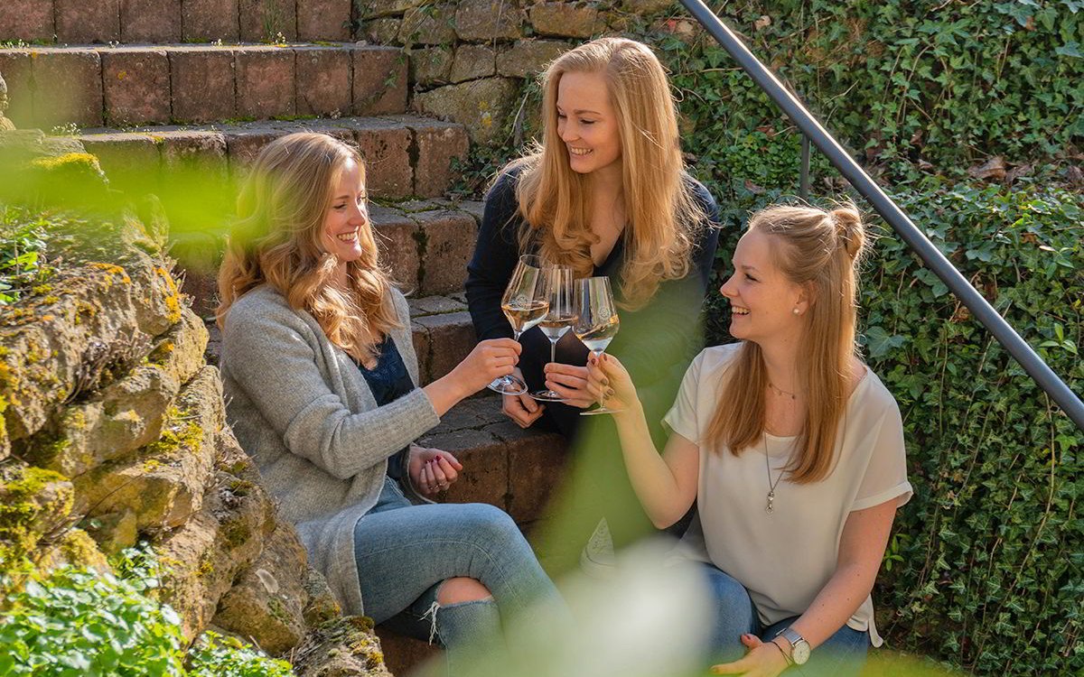 Weingut Gebert_Toechter im Weingarten, © Weingut Gebert Weingut Gebert_Toechter im Weingarten, © Weingut Gebert