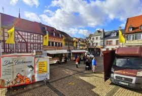 Wochenmarkt in Oppenheim © Stadt Oppenheim, Christopher Mühleck Wochenmarkt in Oppenheim © Stadt Oppenheim, Christopher Mühleck