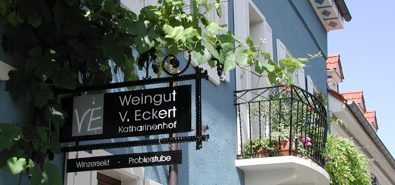 BlauesHaus3, © Weingut V. Eckert BlauesHaus3, © Weingut V. Eckert