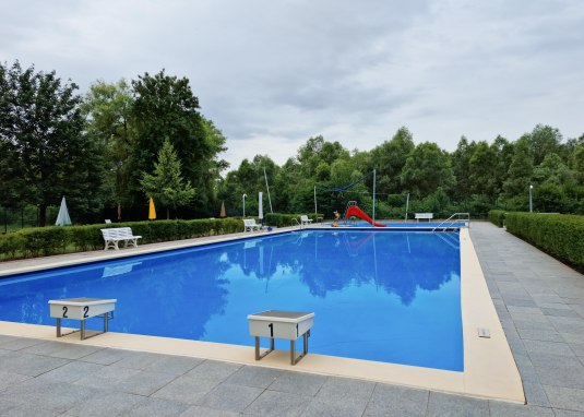 Freibad Sprendlingen mit Startblöcken Freibad Sprendlingen mit Startblöcken