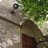 Eingang zur Ev. Kirche Friesenheim © Tourismus Service Center der Verbandsgemeinde Rhein-Selz Eingang zur Ev. Kirche Friesenheim © Tourismus Service Center der Verbandsgemeinde Rhein-Selz