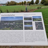 Infotafel Hochmittelalter Römer-Infopunkt Infotafel Hochmittelalter Römer-Infopunkt