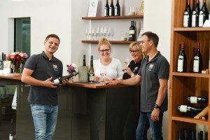 Familie Bernhard, © Weingut Paulinenhof Familie Bernhard, © Weingut Paulinenhof
